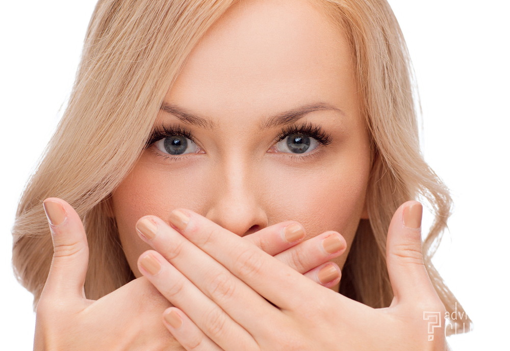 причины появления трещинок в уголках губ